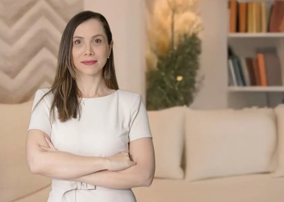 Dra. Kelly Zanuto em ambiente de Nutrição Materno-Infantil